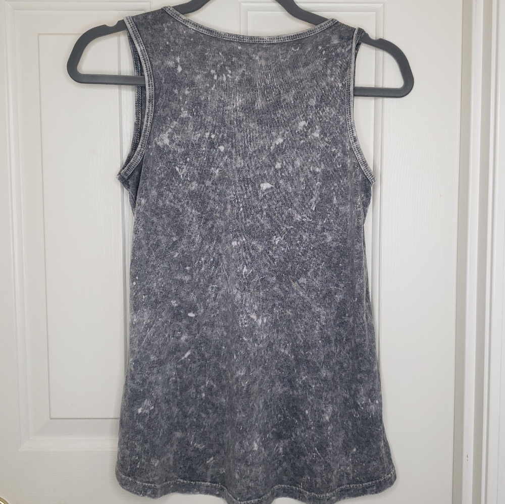 3/$25 ๐ฅ Pink Floyd Gray Tank Top - Picture 2 of 2
